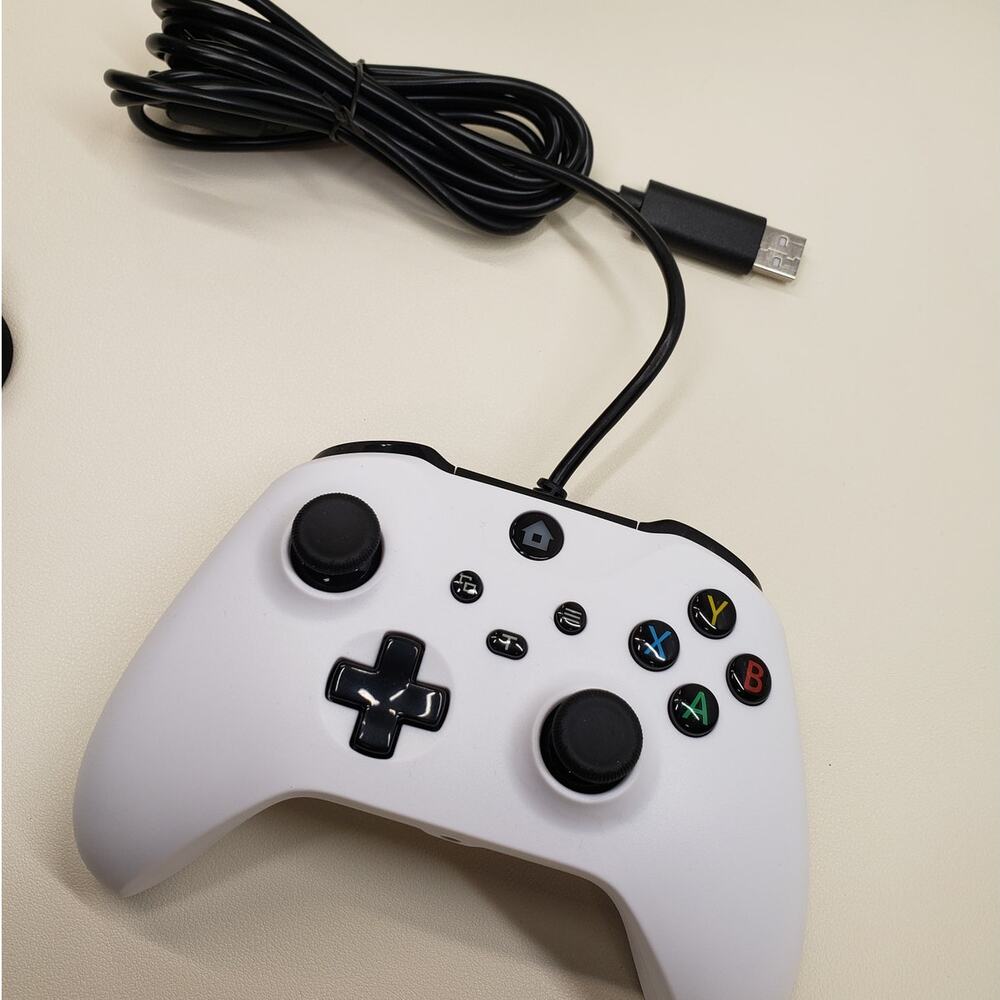 Unbranded Wired Controller for Xbox One / PC (White)